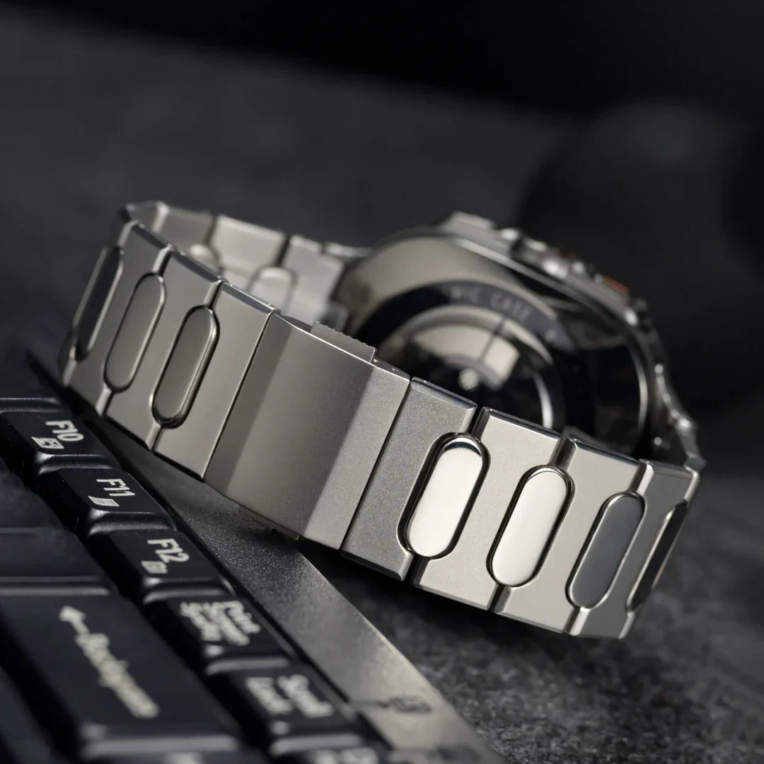Bracelet à boucle magnétique en titane pour Apple Watch LUX99