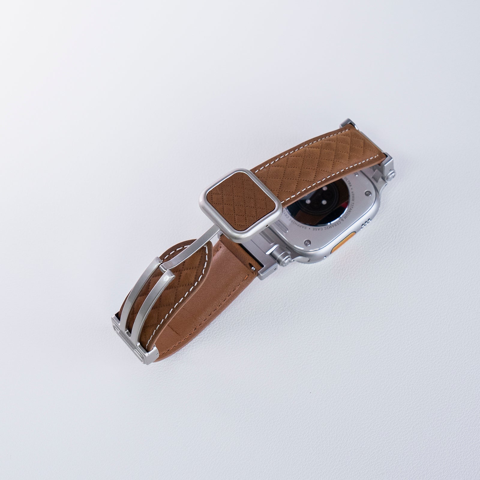Bracelet de montre en cuir titane à motif gaufré avec boucle magnétique