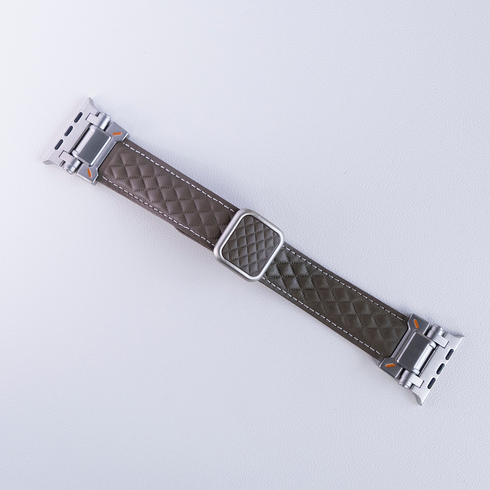 Bracelet de montre en cuir titane à motif gaufré avec boucle magnétique